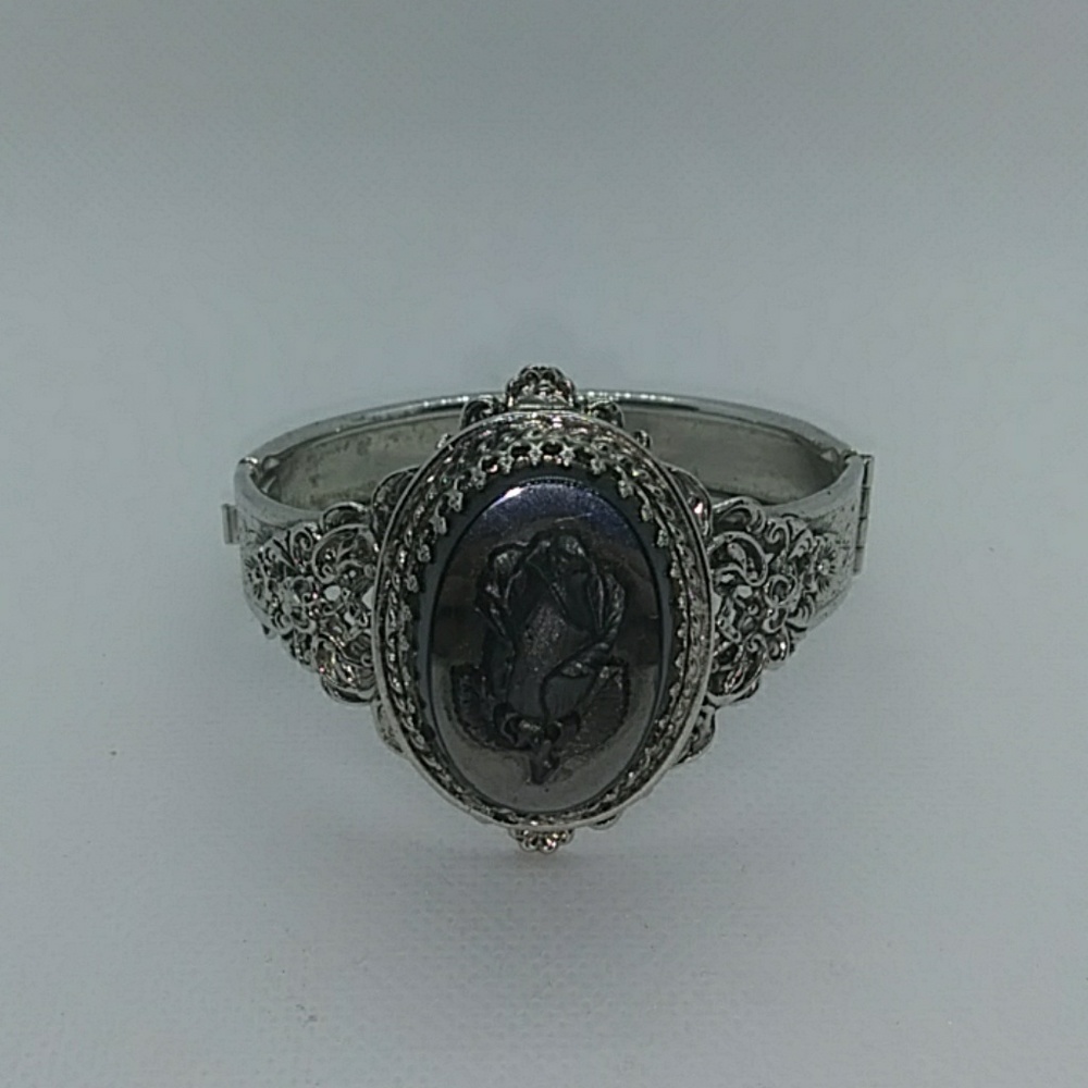 Beautiful silver toned bracelet with rose